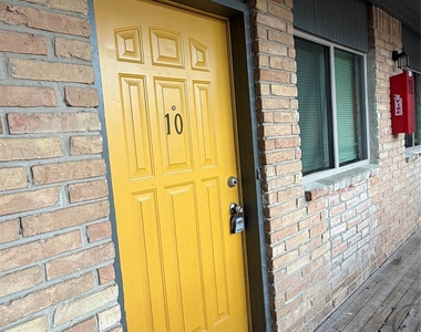 4811 Oakland Street - Photo Thumbnail 1