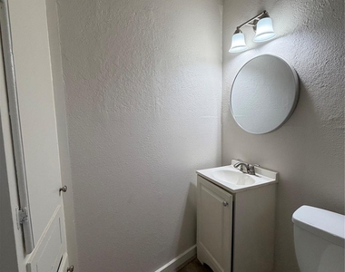 4811 Oakland Street - Photo Thumbnail 11