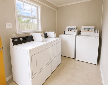 4811 Oakland Street - Photo Thumbnail 15