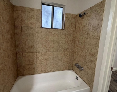 4811 Oakland Street - Photo Thumbnail 10
