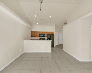 4623 Sw 7th Place - Photo Thumbnail 8