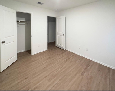 2802 Via Augusta Drive - Photo Thumbnail 12
