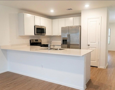 2802 Via Augusta Drive - Photo Thumbnail 3