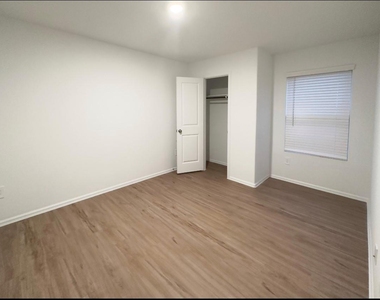 2802 Via Augusta Drive - Photo Thumbnail 10