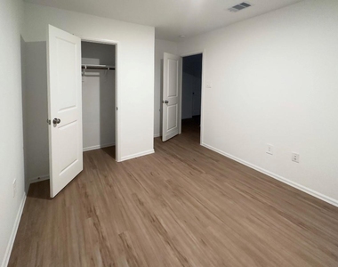2802 Via Augusta Drive - Photo Thumbnail 9
