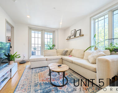 319 Graham Avenue - Photo Thumbnail 3