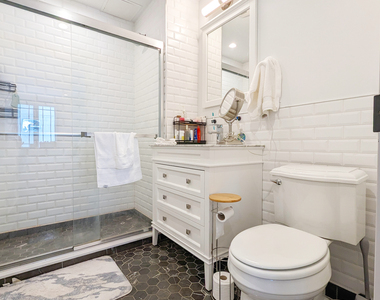 319 Graham Avenue - Photo Thumbnail 13