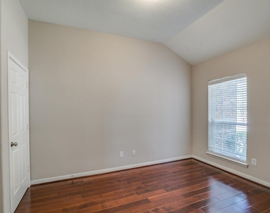 10914 Tattershall Lane - Photo Thumbnail 6