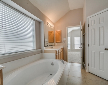 10914 Tattershall Lane - Photo Thumbnail 18