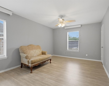 811 Threadneedle Street - Photo Thumbnail 13