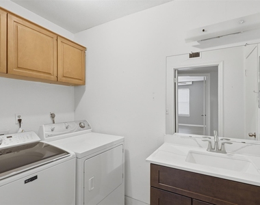 811 Threadneedle Street - Photo Thumbnail 9
