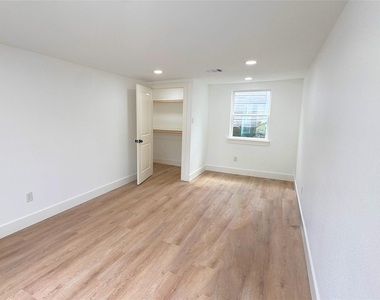1569 Elliott 1/2 Street - Photo Thumbnail 2