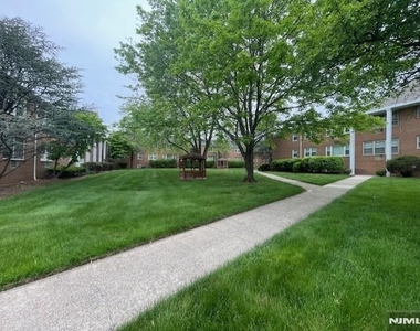 605 Grove - Photo Thumbnail 13