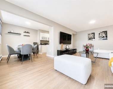 605 Grove - Photo Thumbnail 1