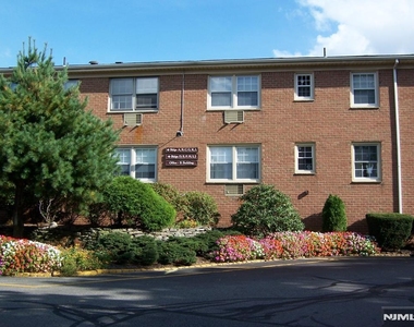 605 Grove - Photo Thumbnail 10