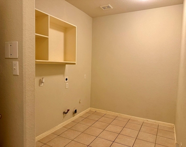 202 Almond Drive - Photo Thumbnail 5