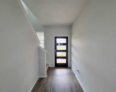 23330 Kinsfolk - Photo Thumbnail 3