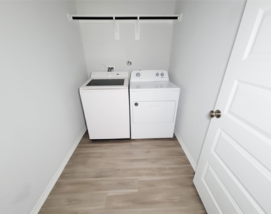 23330 Kinsfolk - Photo Thumbnail 16