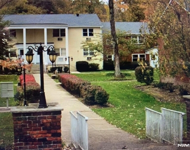 65 Regency - Photo Thumbnail 8