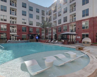 2111 Austin Street - Photo Thumbnail 4