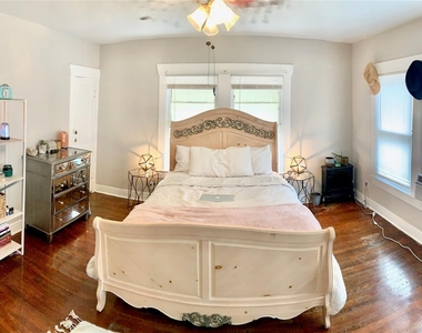 532 Cortlandt Street - Photo Thumbnail 4