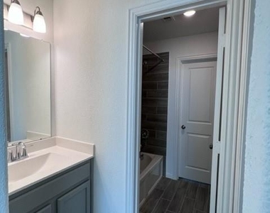 4826 Albany Ridge Lane - Photo Thumbnail 16