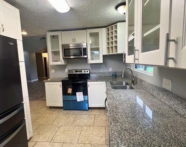 7307 Seminole Street - Photo Thumbnail 3