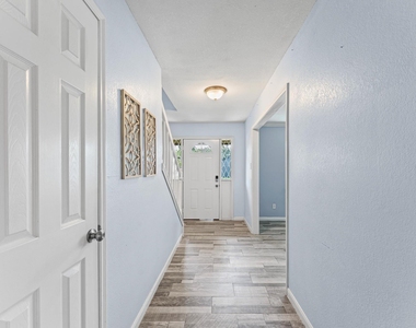 427 Whitecap Drive - Photo Thumbnail 6