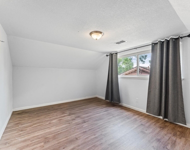 427 Whitecap Drive - Photo Thumbnail 17