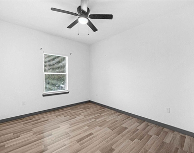 3625 Lydia Street - Photo Thumbnail 4