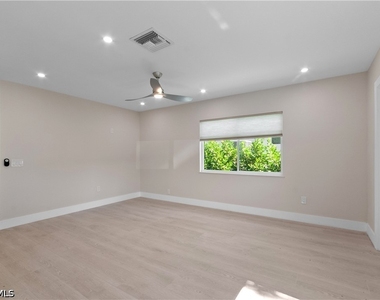 2685 Van Buren Avenue - Photo Thumbnail 4