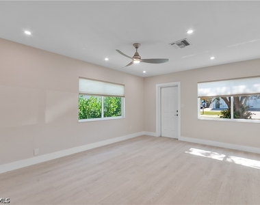 2685 Van Buren Avenue - Photo Thumbnail 5