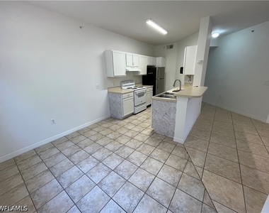 7915 Preserve Circle - Photo Thumbnail 6