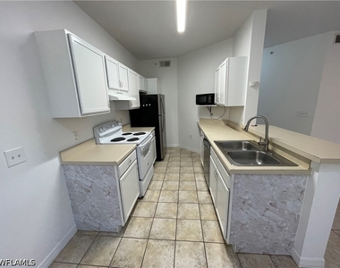 7915 Preserve Circle - Photo Thumbnail 7