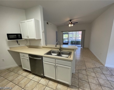7915 Preserve Circle - Photo Thumbnail 8