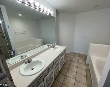 7915 Preserve Circle - Photo Thumbnail 13