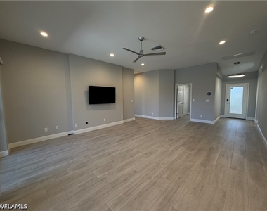 7080 Timberland Circle - Photo Thumbnail 4