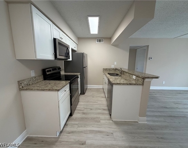 5315 Summerlin Road - Photo Thumbnail 7