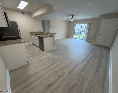 5315 Summerlin Road - Photo Thumbnail 5