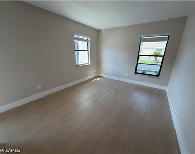 5317 Summerlin Road - Photo Thumbnail 9