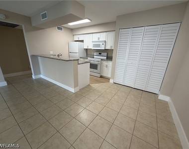 5317 Summerlin Road - Photo Thumbnail 8