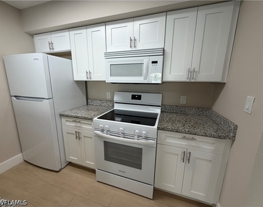 5317 Summerlin Road - Photo Thumbnail 7