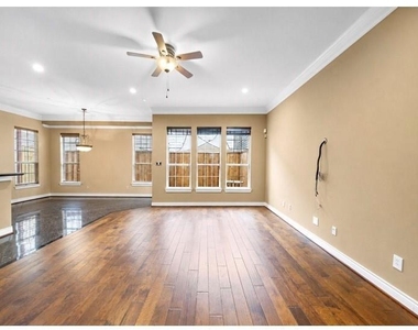 2927 Clinton Drive - Photo Thumbnail 3