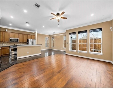 2927 Clinton Drive - Photo Thumbnail 4