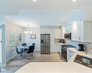 6914 Satinleaf Road N - Photo Thumbnail 10
