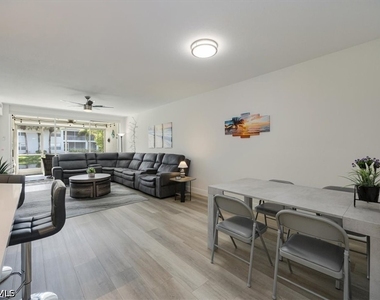 6914 Satinleaf Road N - Photo Thumbnail 4