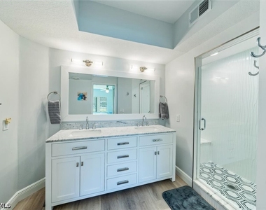 6914 Satinleaf Road N - Photo Thumbnail 15