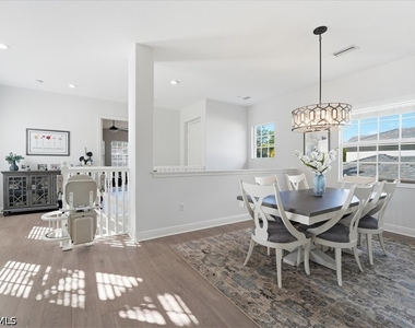 7842 Hawthorne Drive - Photo Thumbnail 6