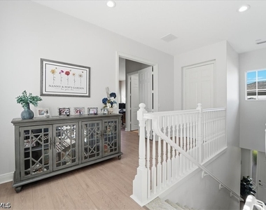 7842 Hawthorne Drive - Photo Thumbnail 3