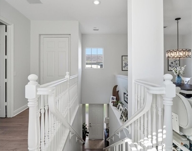 7842 Hawthorne Drive - Photo Thumbnail 4